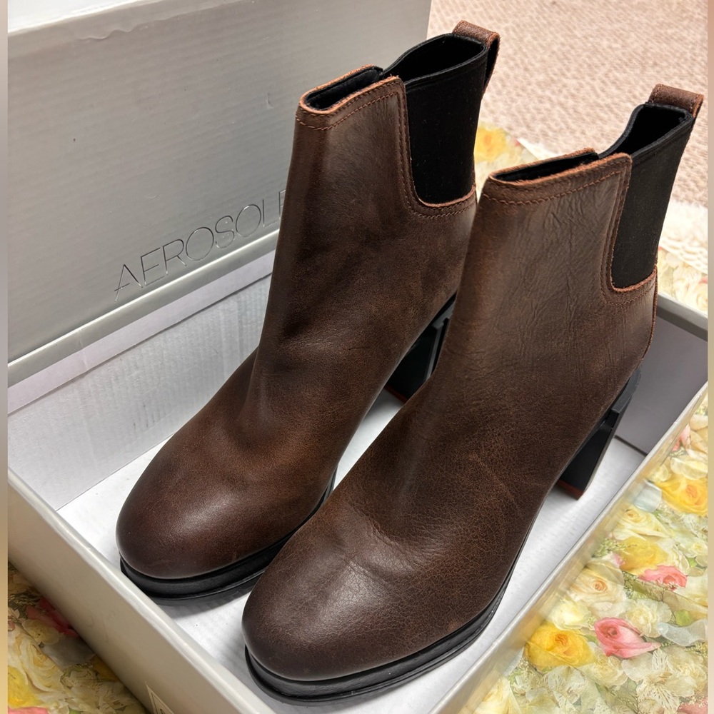 SOREL BROWN BOOTIES